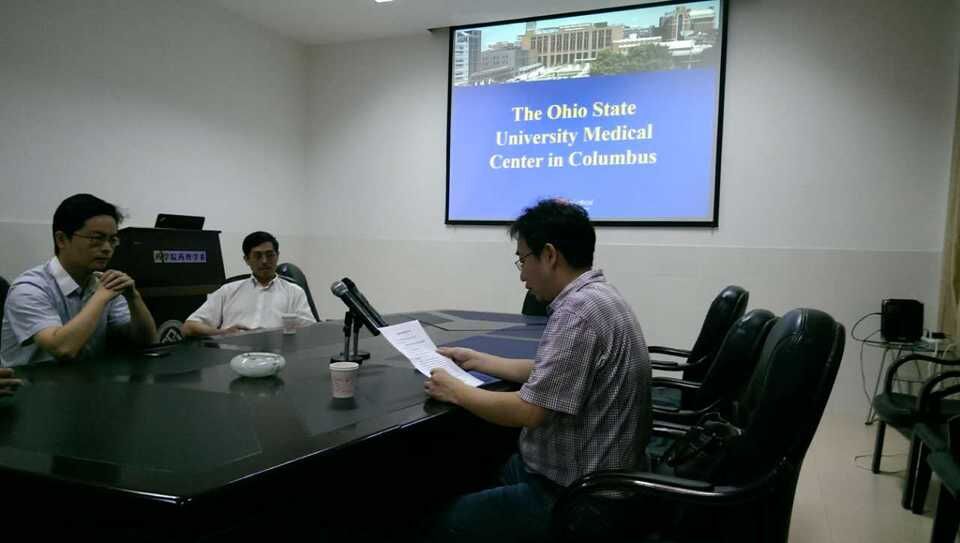 副经理胡长平教授主持学术报告